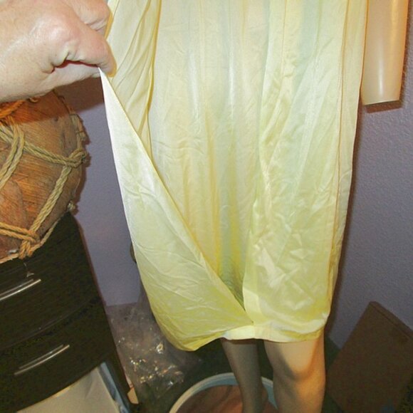 Vtg Nightgown & Robe Peignoir Set Size M Satin 2 Piece Lace Embroidered 60s - Picture 8 of 12